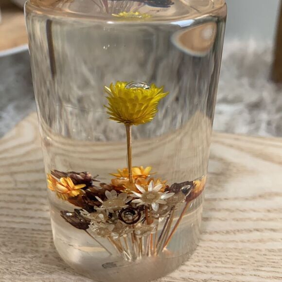 Vintage Daisyglas Company Campbell Calif Hand-Crafted Lucite Flowers Paperweight - Picture 10 of 15